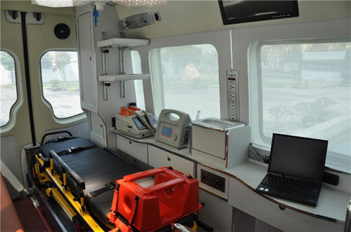 龙川县救护车内部